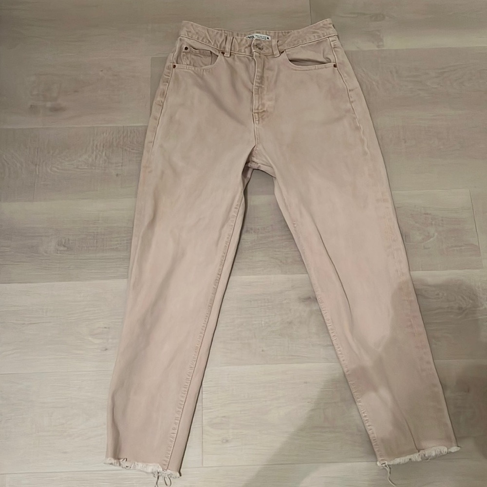 This is a high waisted oversized pant from Zara.